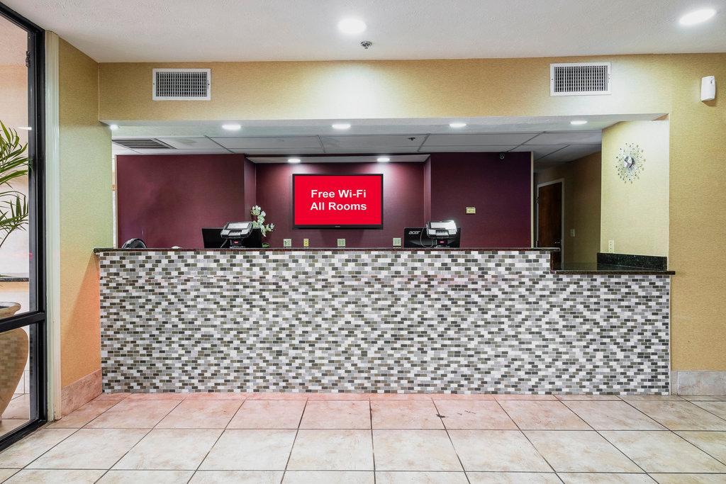 Rodeway Inn Brandon Bagian luar foto
