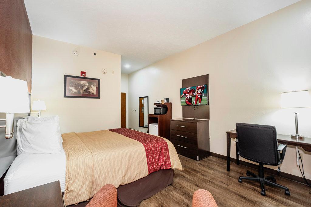 Rodeway Inn Brandon Bagian luar foto