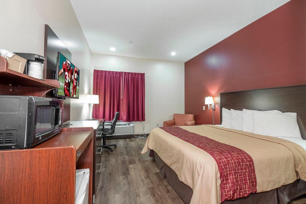 Rodeway Inn Brandon Bagian luar foto