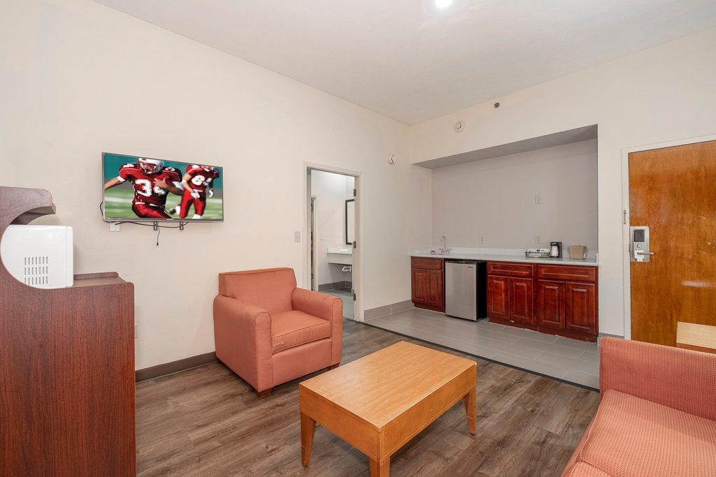 Rodeway Inn Brandon Bagian luar foto