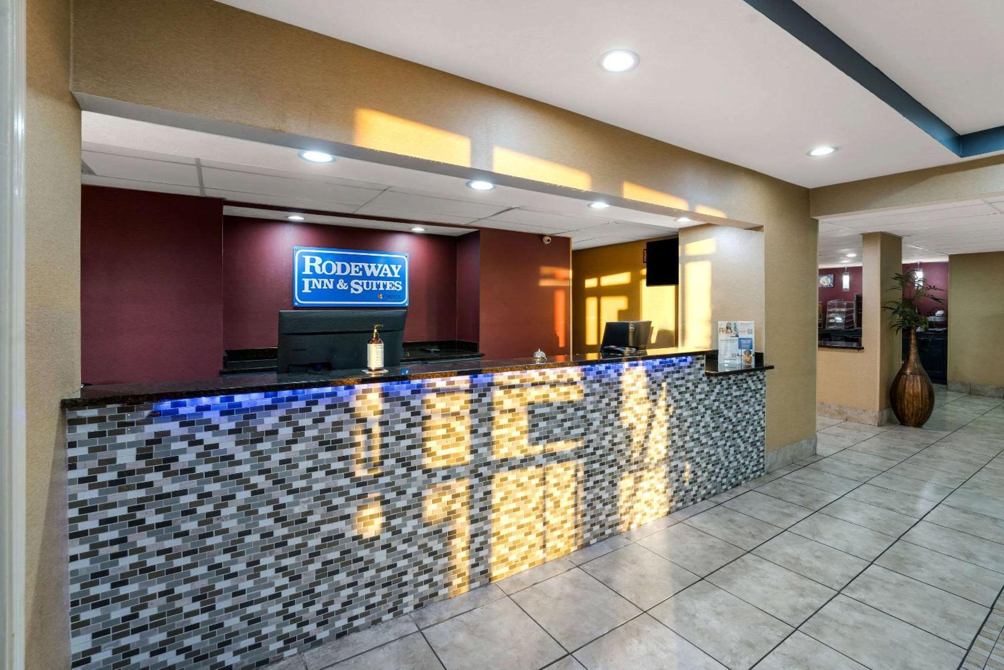 Rodeway Inn Brandon Bagian luar foto