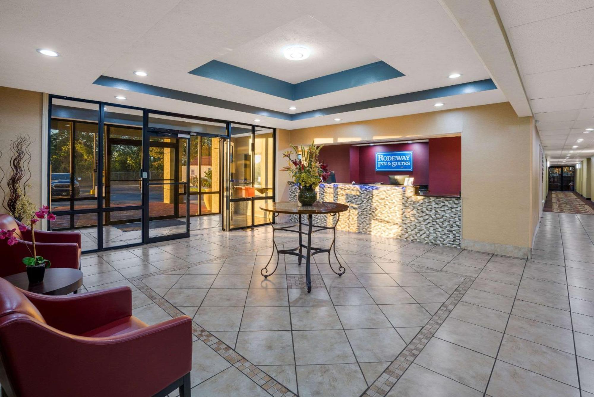 Rodeway Inn Brandon Bagian luar foto
