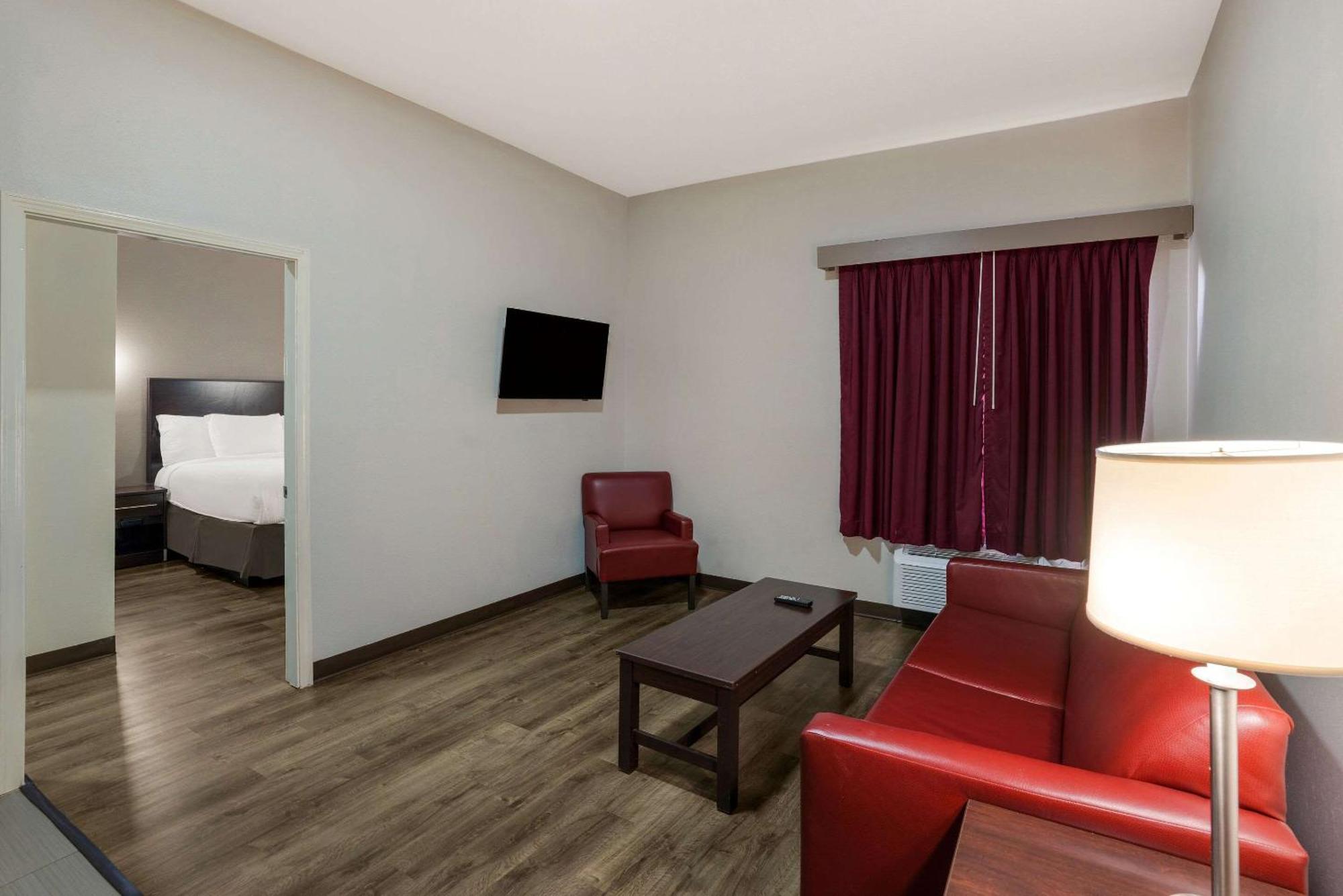Rodeway Inn Brandon Bagian luar foto