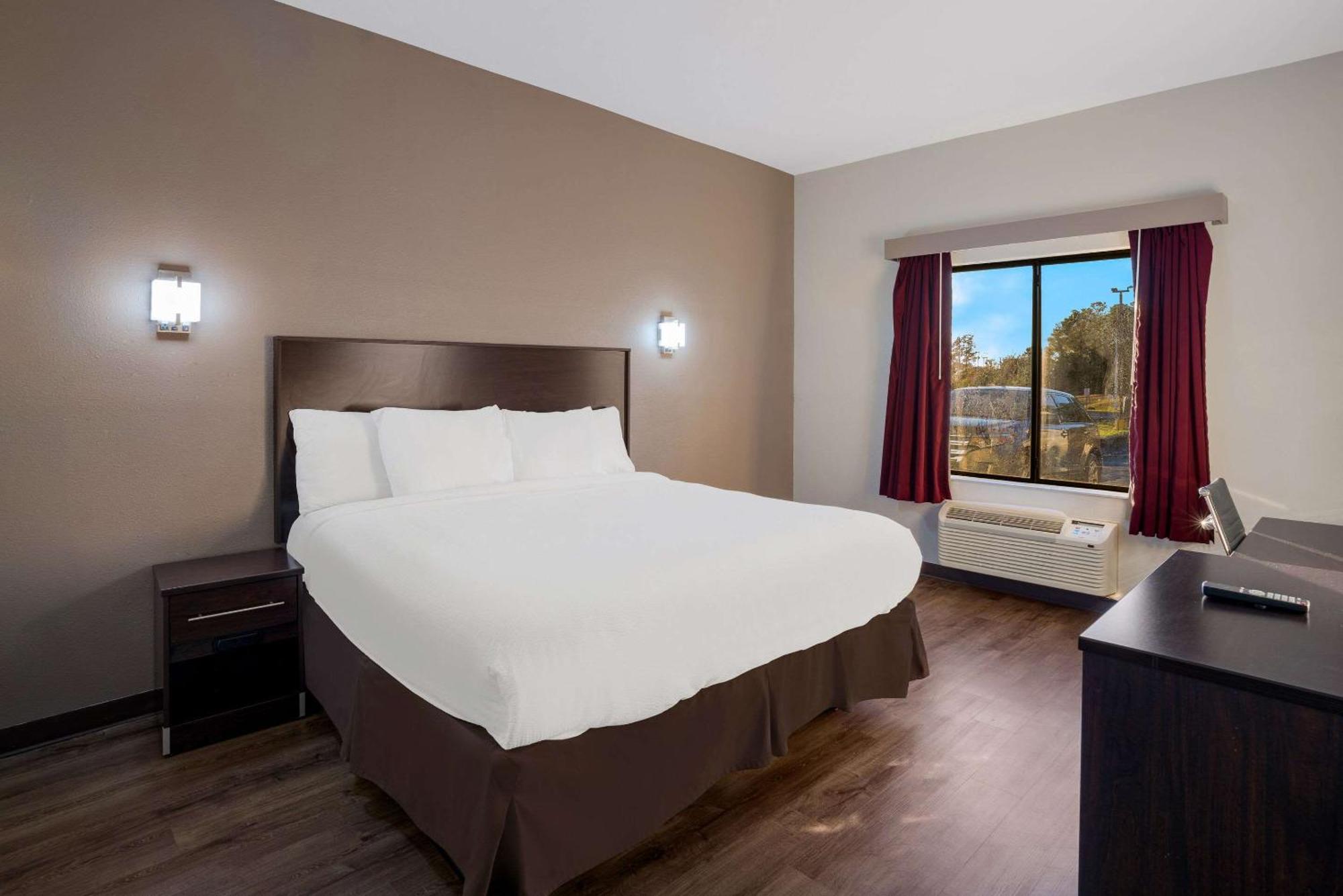 Rodeway Inn Brandon Bagian luar foto