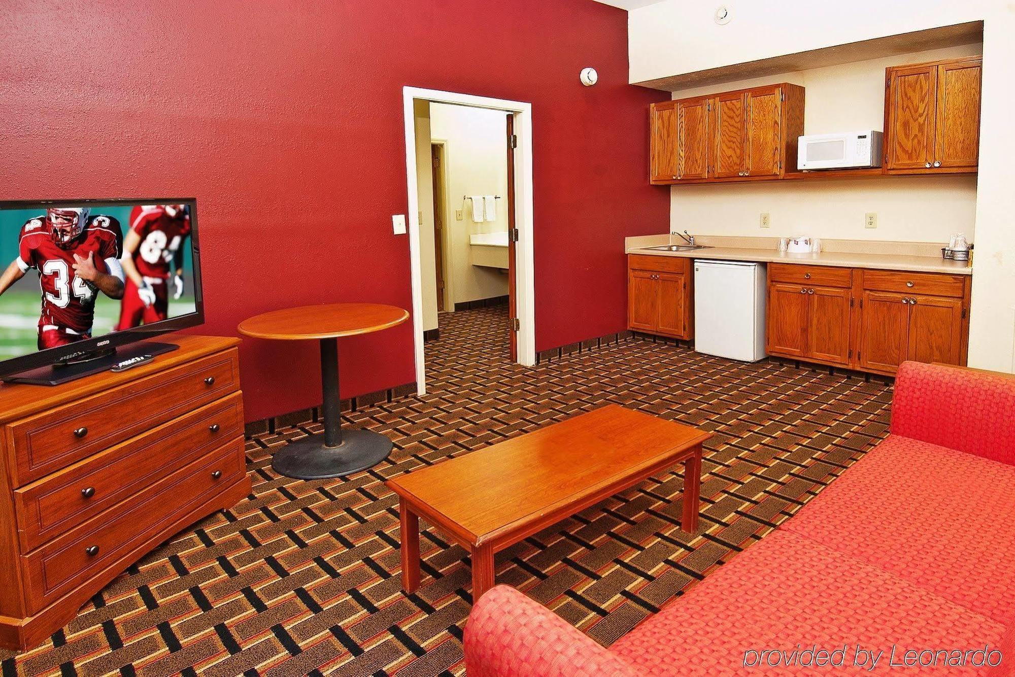 Rodeway Inn Brandon Bagian luar foto