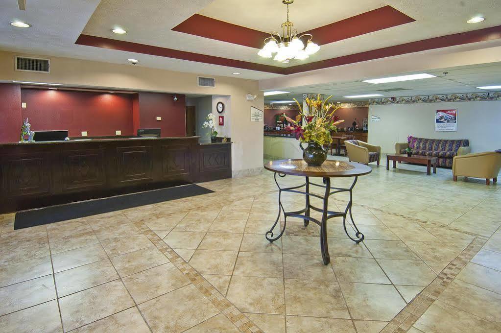 Rodeway Inn Brandon Bagian luar foto